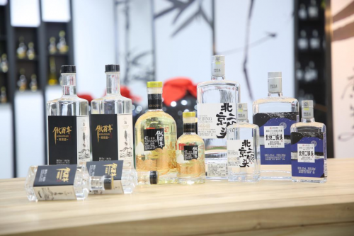 白酒代理怎么做？傲百年白酒代理厂家手把手指导