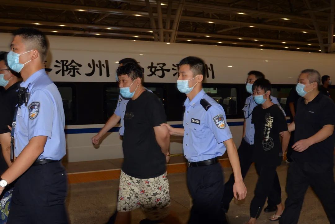 “直播带赌”“线下代理”“平台维护”无所不用——上海公安机关零容忍打击跨境