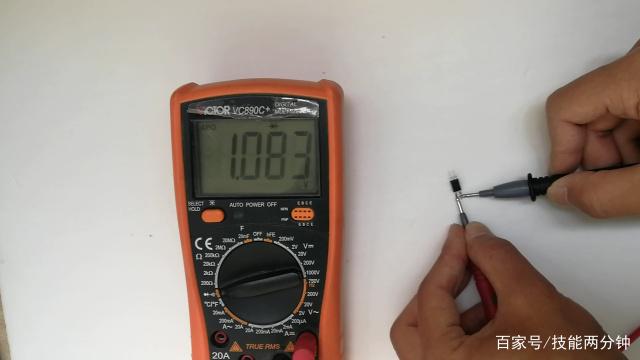 什么是光耦呢？怎么控制光耦？控制光耦的原理是什么？